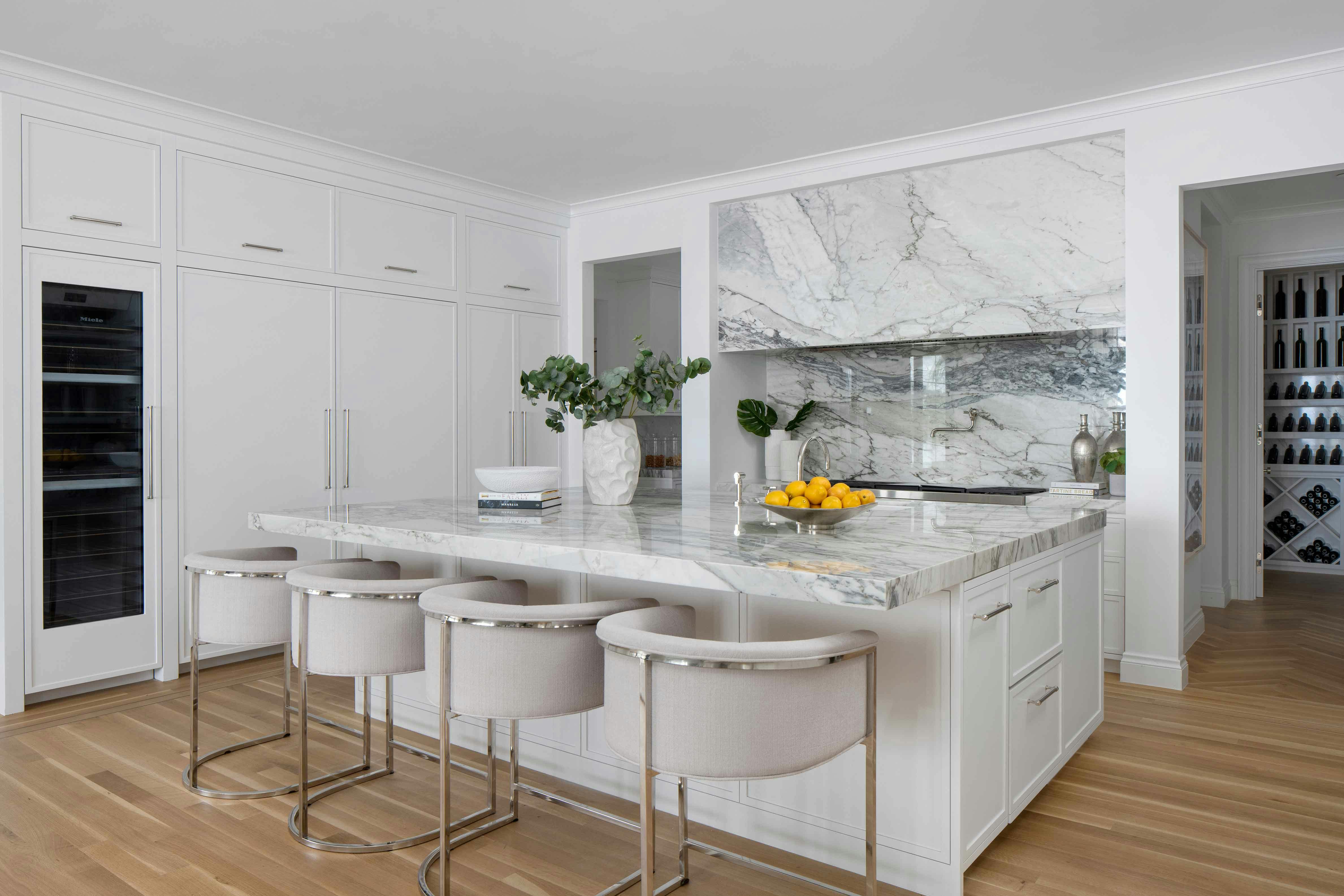 Meridith-Baer-Home-Home-Staging-Florida-Tarpon-Isle-Estates-Transitional-Kitchen-Island